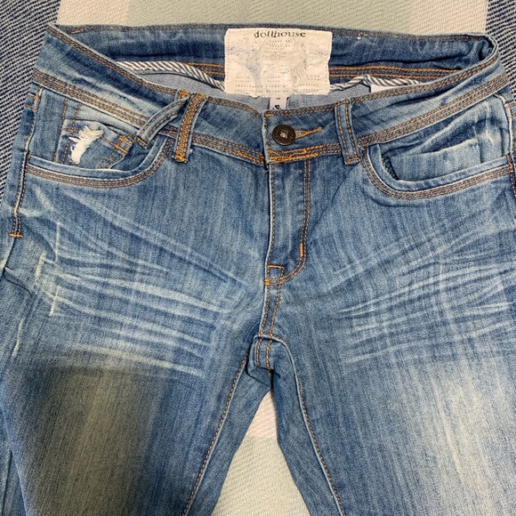 DOLLHOUSE Ripped Jeans - Picture 11 of 11